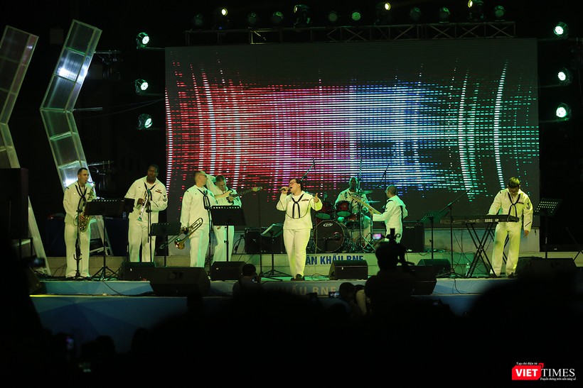 Toàn cảnh chuyến thăm lịch sử của đội tàu sân bay USS Carl Vinson ở Đà Nẵng ảnh 46