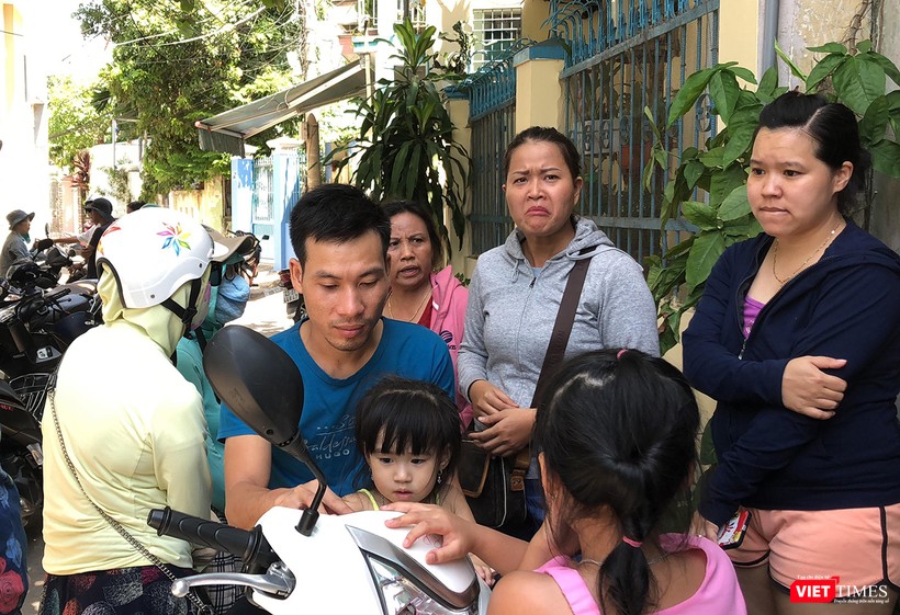 Vụ nhóm trẻ bạo hành bé trai: Phụ huynh phẫn nộ kéo đến cơ sở giữ trẻ ảnh 2