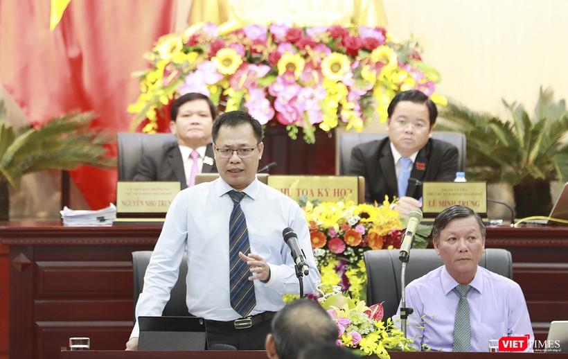 Ông Vũ Quang Hùng, Giám đốc Sở Xây dựng Đà Nẵng giải trình công tác quản lý xây dựng đô thị, tiến độ thu hồi các dự án ven biển để xây dựng công trình công cộng cho người dân
