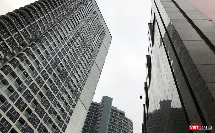 Theo chuyên gia, tính pháp lý, khung pháp lý đối với sản phẩm condotel chưa thống nhất, chưa được quyết định bởi chính quyền khiến người đầu tư dè dặt. Theo chuyên gia, tính pháp lý, khung pháp lý đối với sản phẩm condotel chưa thống nhất, chưa được quyết định bởi chính quyền khiến người đầu tư dè dặt.