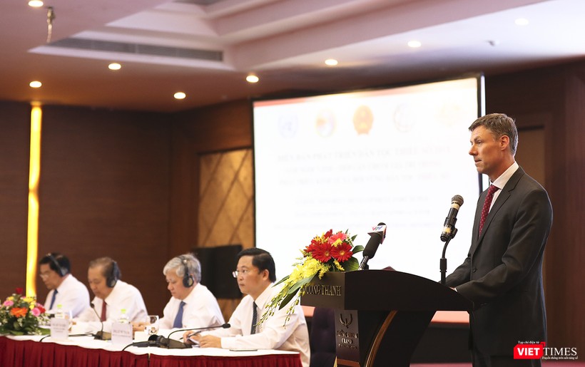 Diễn đàn có sự tham dự và chỉ đạo trực tiếp của Phó Thủ tướng Thường trực Chính phủ Trương Hòa Bình cùng đại diện Hội đồng Dân tộc của Quốc hội, Ủy ban Dân tộc, UBND tỉnh Quảng Nam và gần 400 đại biểu là lãnh đạo các bộ, ngành, địa phương; các doanh nghiệp, nhà khoa học; các tổ chức quốc tế, đại sứ quán...