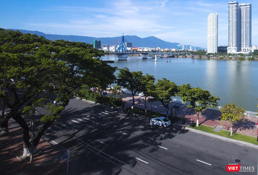 Từ nay đến ngày 15/8, Sở GTVT TP sẽ tiến hành lắp đặt biển báo ZONE “Bắt đầu vào khu vực cấm xe ô tô tải có tải trọng hàng hóa từ 1,5-2,5 tấn trong thời gian từ 6h30-8h30, từ 11h00-12h00 và từ 16h00-19h00” đối với hướng lưu thông từ đường bao vào khu vực 