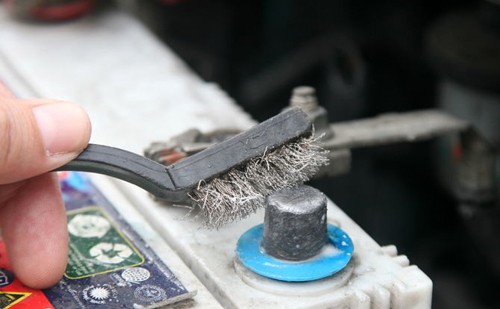 Nhận diện “kẻ thù” của ắc quy xe ô tô ảnh 2