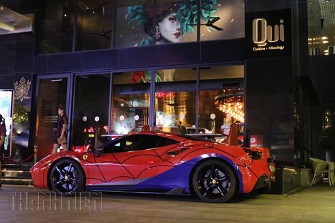 Siêu xe Ferrari phong cách Người Nhện xuất hiện trên phố Sài Gòn ảnh 2 Siêu xe Ferrari phong cách Người Nhện xuất hiện trên phố Sài Gòn ảnh 2