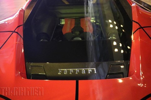 Siêu xe Ferrari phong cách Người Nhện xuất hiện trên phố Sài Gòn ảnh 3 Siêu xe Ferrari phong cách Người Nhện xuất hiện trên phố Sài Gòn ảnh 3