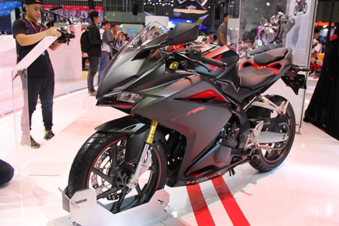 Mẫu xe xuất hiệntại triển lãm xe máy Việt Nam 2017. Mẫu xe xuất hiệntại triển lãm xe máy Việt Nam 2017.
