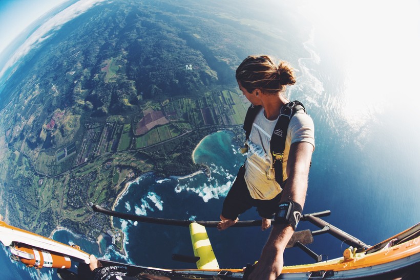 Những hình ảnh đốn lòng giới trẻ về cuộc sống của Jay Alvarrez & Alexis Ren