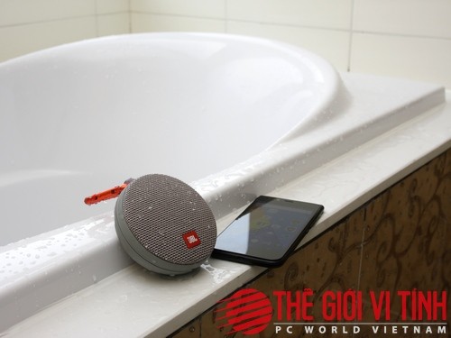 Nhờ khả năng chống nước khỏe, JBL Clip 2 có thể theo bạn đến bất kỳ đâu.