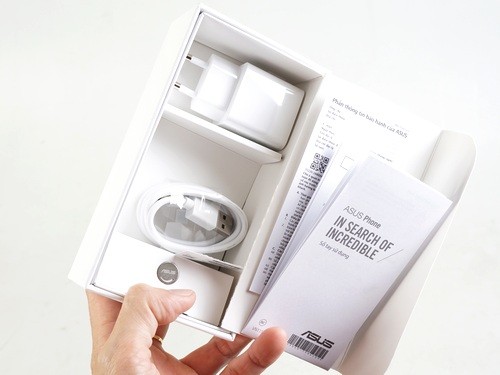 Phụ kiện đi kèm theo máy.