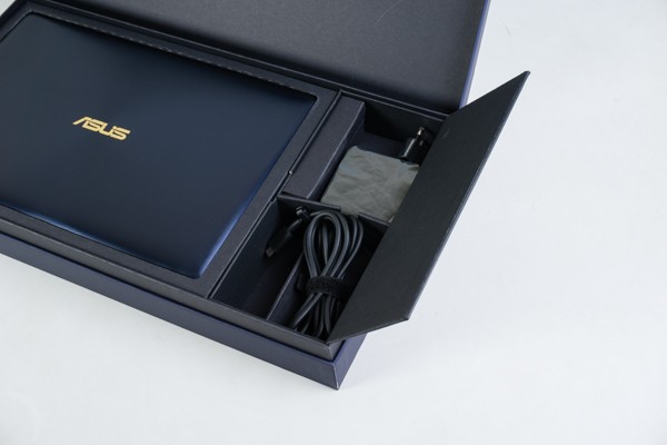 Adaptor được sắp đặt tách biệt hoàn toàn với khu vực đặt máy.