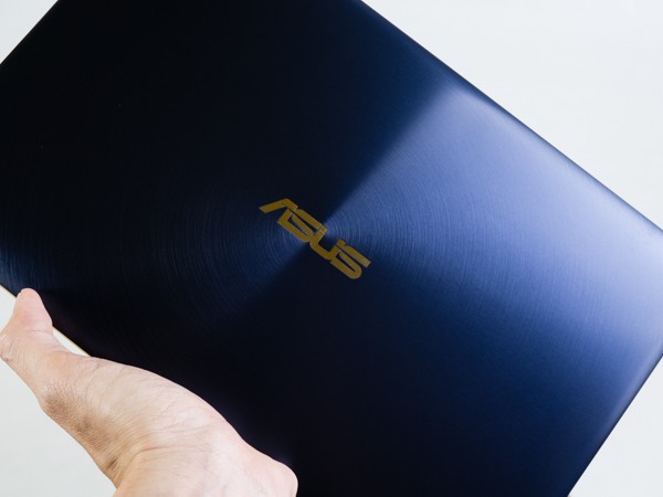 Thiết kế mặt lưng màn hình đậm phong cách Zen.