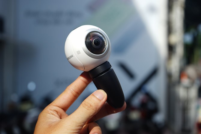 Cận cảnh Samsung camera Gear 360 giá 7 triệu đồng ảnh 6 Cận cảnh Samsung camera Gear 360 giá 7 triệu đồng ảnh 6