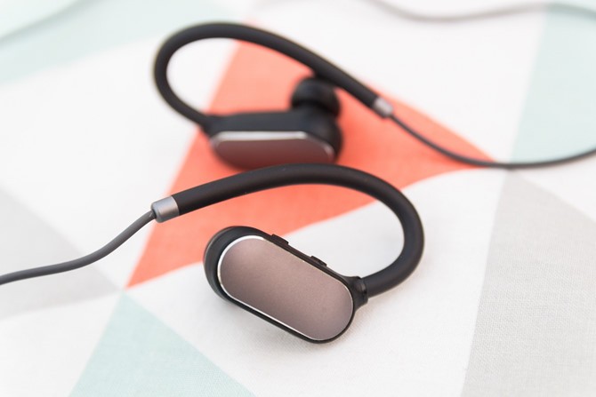 Mở hộp tai nghe Mi Sport Bluetooth vừa 'cập bến'