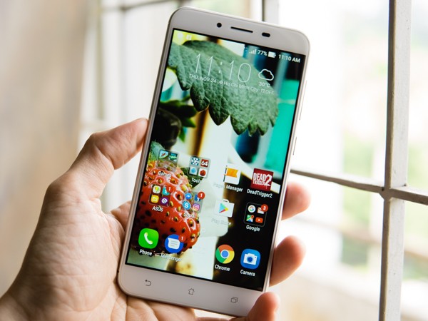 Asus ZenFone 3 Max 5.5 tuy trang bị màn hình rộng hơn, nhưng vẫn chỉ nhỉnh hơn chút đỉnh so với người anh em trang bị màn hình 5,2 inch từng giới thiệu.