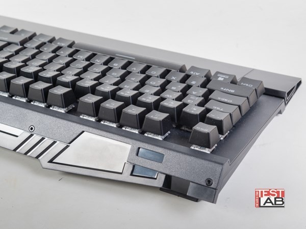 Thao tác tinh chỉnh bàn phím được thực hiện ngay trên các phím.