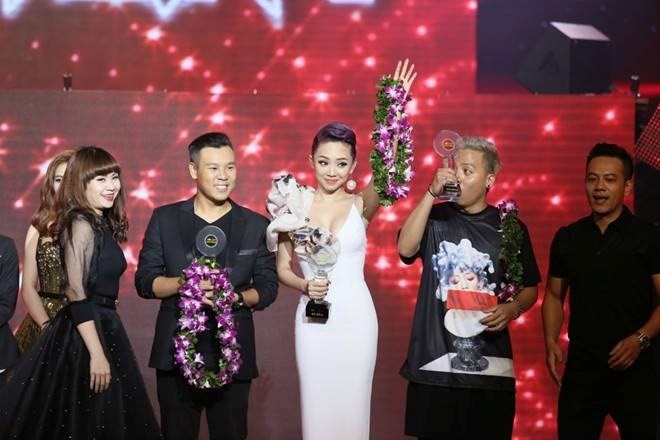 Giải đồng thuộc về đội Tóc Tiên