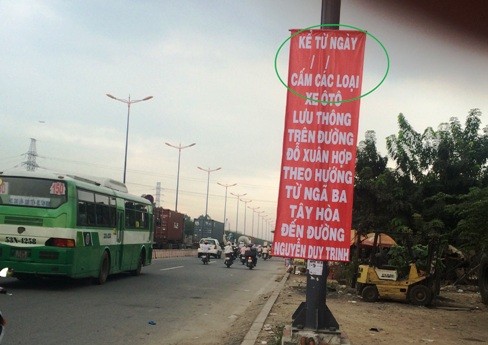 Thêm một khẩu hiệu, băng rôn "khó đỡ khác".