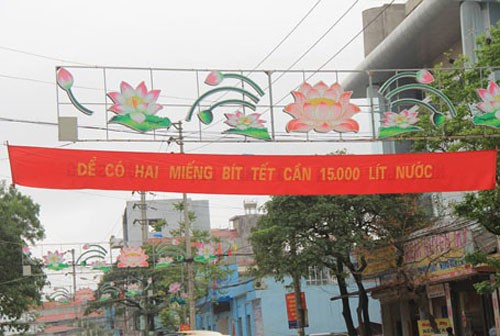 Một băng rôn “lạ” xuất hiện trên đường phố Lạng Sơn (Ảnh: Dân Trí)