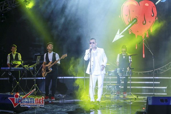 Tuấn Hưng và bài học đắng cay "bút sa gà chết" ảnh 1