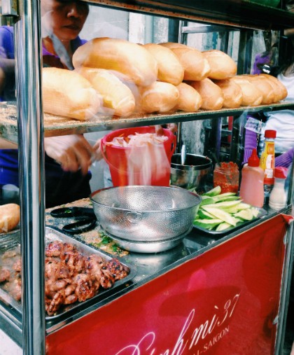 "Bánh mì 37" được cả khách Việt và khách Tây ưa chuộng. "Bánh mì 37" được cả khách Việt và khách Tây ưa chuộng.