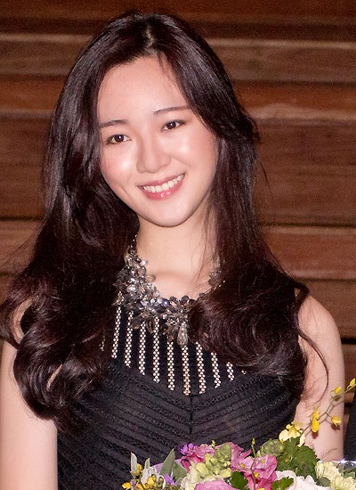 Anh Sa là con gái của Hoa hậu Đền Hùng Giáng My. Cô tròn 21 tuổi vào đầu tháng 8. Giáng My từng chia sẻ về tên của con: "Theo tiếng Hán, Anh Sa có nghĩa là ánh sáng của muối. Tôi muốn con mình sẽ trở thành người hữu ích cho xã hội, như hạt muối không thể