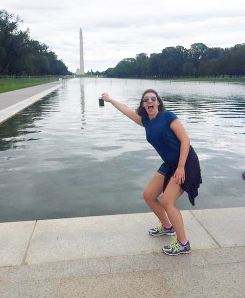 Cơn sốt cầm điện thoại lủng lẳng trên ban công, bồn cầu vệ sinh được khách du lịch hưởng ứng bằng việc thực hiện thử thách tại những điểm đến họ đi qua. Những chiếc iphone bị dọa thả rơi xuất hiện ở nhiều địa danh nổi tiếng như thác Niagara, tượng đài Washington đến Grand Canyon... Ảnh:Instagram. Cơn sốt cầm điện thoại lủng lẳng trên ban công, bồn cầu vệ sinh được khách du lịch hưởng ứng bằng việc thực hiện thử thách tại những điểm đến họ đi qua. Những chiếc iphone bị dọa thả rơi xuất hiện ở nhiều địa danh nổi tiếng như thác Niagara, tượng đài Washington đến Grand Canyon... Ảnh:Instagram.