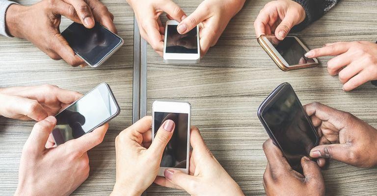 Điện thoại thông minh là sáng chế nguy hiểm? Điện thoại thông minh là sáng chế nguy hiểm?