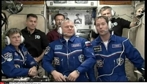 Vào ngày 20/11/2016, ba phi hành gia đến từ Châu Âu, Hoa Kỳ và Nga đã chụp ảnh trên Trạm Vũ trụ Quốc tế. Tân Hoa Xã