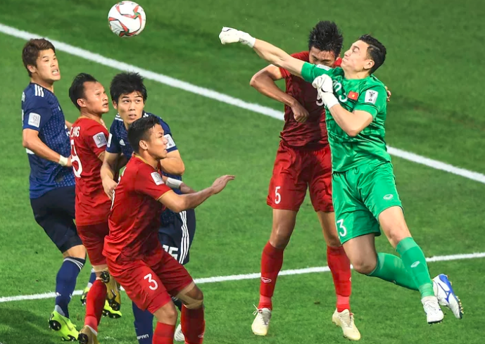 Một pha giải nguy của thủ môn Đặng Văn Lâm trong trận đấu tứ kết Asian Cup 2019 diễn ra vào hôm 24/1 (Ảnh: Fox Sport Asia)