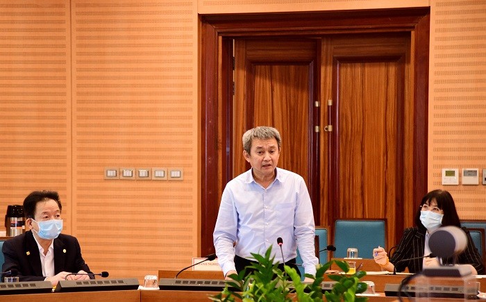 Tổng Giám đốc Vietnam Airline Dương Trí Thành trao đổi tại hội nghị (Nguồn: hanoi.gov.vn) Tổng Giám đốc Vietnam Airline Dương Trí Thành trao đổi tại hội nghị (Nguồn: hanoi.gov.vn)