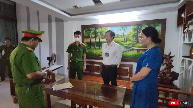 Công an thực hiện lệnh bắt tạm giam ông Tôn Thất Thạnh - Giám đốc CDC Đà Nẵng Công an thực hiện lệnh bắt tạm giam ông Tôn Thất Thạnh - Giám đốc CDC Đà Nẵng