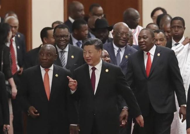 Tháng 9 vừa qua, Trung Quốc đã tổ chức Hội nghị cấp cao hợp tác Trung Quốc - châu Phi tại Bắc Kinh để thúc đẩy thực hiện sáng kiến chiến lược “Vành đai - con đường”. Tháng 9 vừa qua, Trung Quốc đã tổ chức Hội nghị cấp cao hợp tác Trung Quốc - châu Phi tại Bắc Kinh để thúc đẩy thực hiện sáng kiến chiến lược “Vành đai - con đường”.