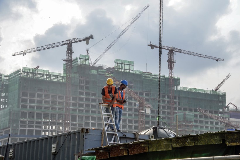 Một công trình nằm trong sáng kiến “Vành đai, con đường” của Trung Quốc tại Sri Lanka đang được xây dựng Một công trình nằm trong sáng kiến “Vành đai, con đường” của Trung Quốc tại Sri Lanka đang được xây dựng
