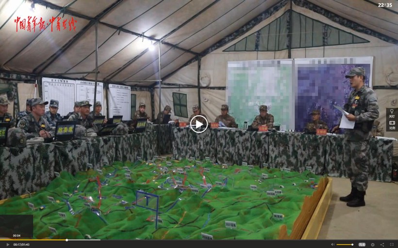 Sa bàn tại Sở chỉ huy cuộc diễn tập