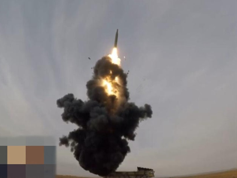 Hình ảnh phóng thử tên lửa DF-26 lần đầu tiên được Trung Quốc công bố sau khi ông John Richardson dọa đưa tàu sân bay vào eo biển Đài Loan.