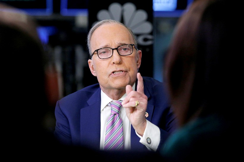 Cố vấn kinh tế Nhà Trắng Larry Kudlow cho rằng: còn rất lâu mới đến thời điểm diễn ra cuộc gặp gỡ Donald Trump - Tập Cận Bình để kết thúc cuộc chiến mậu dịch giữa hai nước Mỹ - Trung. Cố vấn kinh tế Nhà Trắng Larry Kudlow cho rằng: còn rất lâu mới đến thời điểm diễn ra cuộc gặp gỡ Donald Trump - Tập Cận Bình để kết thúc cuộc chiến mậu dịch giữa hai nước Mỹ - Trung.