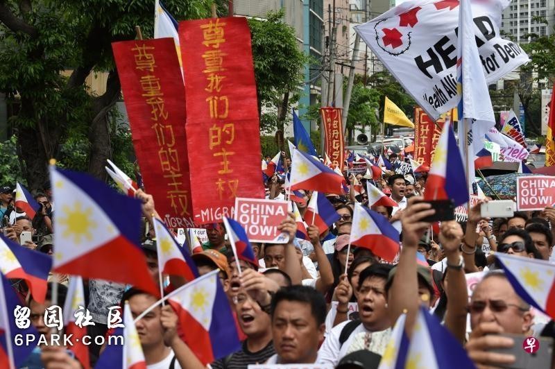 Hàng ngàn người Philippines biểu tình trước Đại sứ quán Trung Quốc hôm 9.4