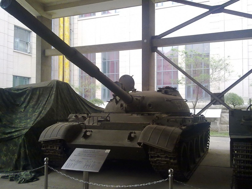 Chiếc T-62 của Liên Xô được Trung Quốc kéo về làm mẫu để làm nhái loại tăng chủ lực và trưng bày tại Bảo tàng quân sự ở Bắc Kinh