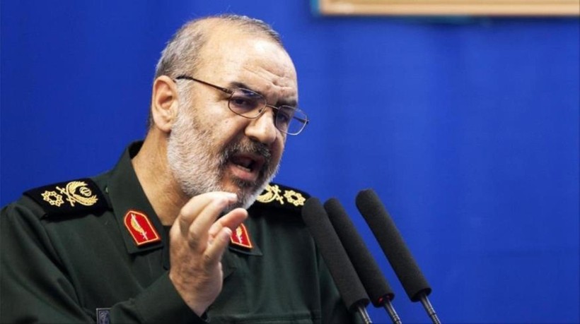 Tư lệnh lực lượng Vệ binh cách mạng Iran Hossein Salami: nếu kẻ thù có bất cứ hành động sai lầm nào thì sách lược quân sự phòng ngự hiện nay mà Iran đang áp dụng tại Vịnh Ba Tư và eo biển Hormuz sẽ ngay lập tức chuyển sang tấn công.