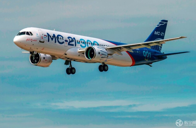 Loại máy bay chở khách MC-21 sắp được Nga sản xuất hàng loạt được lắp động cơ PD-14 được cho là có thể cạnh tranh với loại Boeing - 737 của Mỹ. Loại máy bay chở khách MC-21 sắp được Nga sản xuất hàng loạt được lắp động cơ PD-14 được cho là có thể cạnh tranh với loại Boeing - 737 của Mỹ.