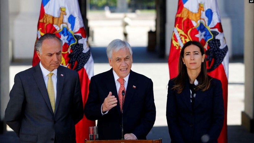 Tổng thống Chile Pinera (giữa) tuyên bố hủy bỏ việc tổ chức Hội nghị thượng đỉnh APEC do vấn đề bất ổn chính trị trong nước, Tổng thống Chile Pinera (giữa) tuyên bố hủy bỏ việc tổ chức Hội nghị thượng đỉnh APEC do vấn đề bất ổn chính trị trong nước,