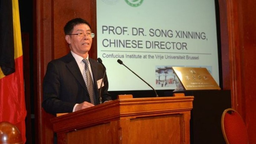Ông Tống Tân Ninh, Giám đốc Viện Khổng Tử trường VUB bị cấm nhập cảnh Bỉ và 26 quốc gia khối Schengen vì hoạt động gián điệp.