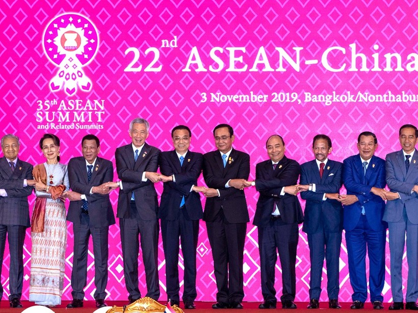 Hội nghị cấp cao các nước ASEAN đã ra tuyên bố bày tỏ quan ngại về vấn đề Biển Đông và cáo buộc Trung Quốc tiến hành các hoạt động quân sự ở Biển Đông.