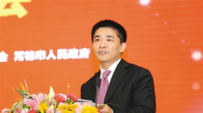 Mao Hiểu Phong, Tổng giám đốc Ngân hàng Dân Sinh trả lương khống cho vợ các quan lớn ở trung ương để được nâng đỡ, thăng tiến.