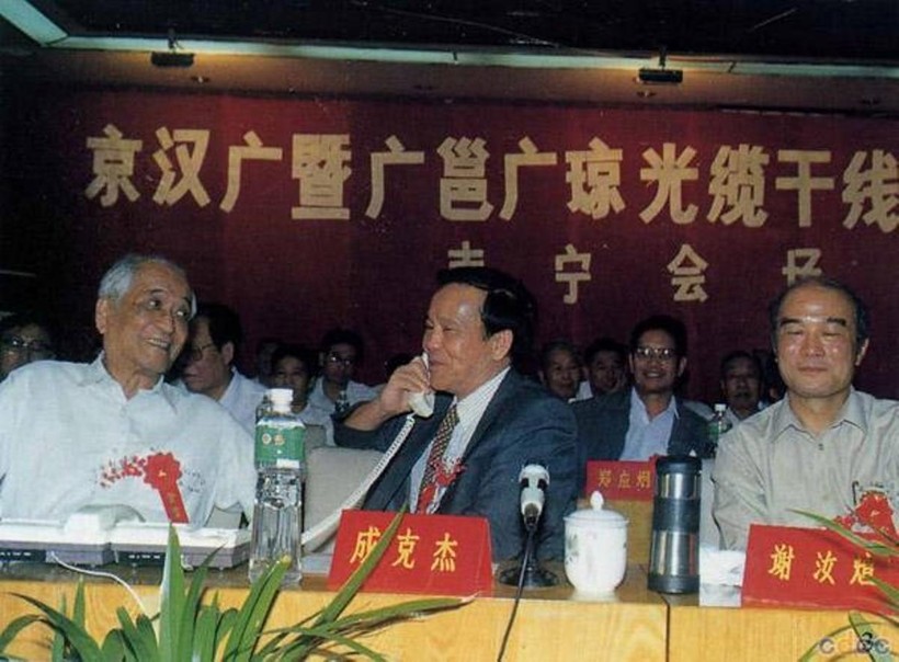 Thành Khắc Kiệt (giữa) khi còn là "Vua Quảng Tây". Thành Khắc Kiệt (giữa) khi còn là "Vua Quảng Tây".