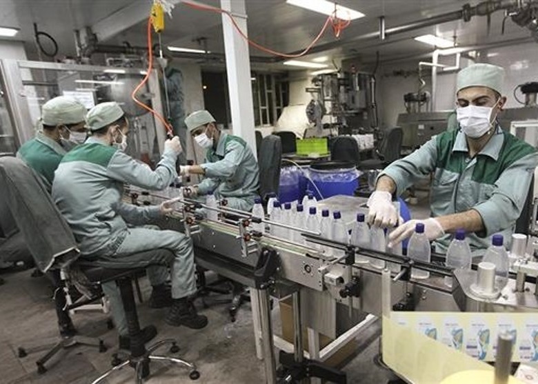 Iran tự sản xuất các vật tư y tế để phục vụ nhu cầu chống dịch trong bối cảnh bị Mỹ cấm vận (Ảnh: Guancha). Iran tự sản xuất các vật tư y tế để phục vụ nhu cầu chống dịch trong bối cảnh bị Mỹ cấm vận (Ảnh: Guancha).