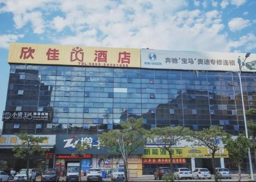 Khách sạn trước khi bị sập (Ảnh: Đông Phương).