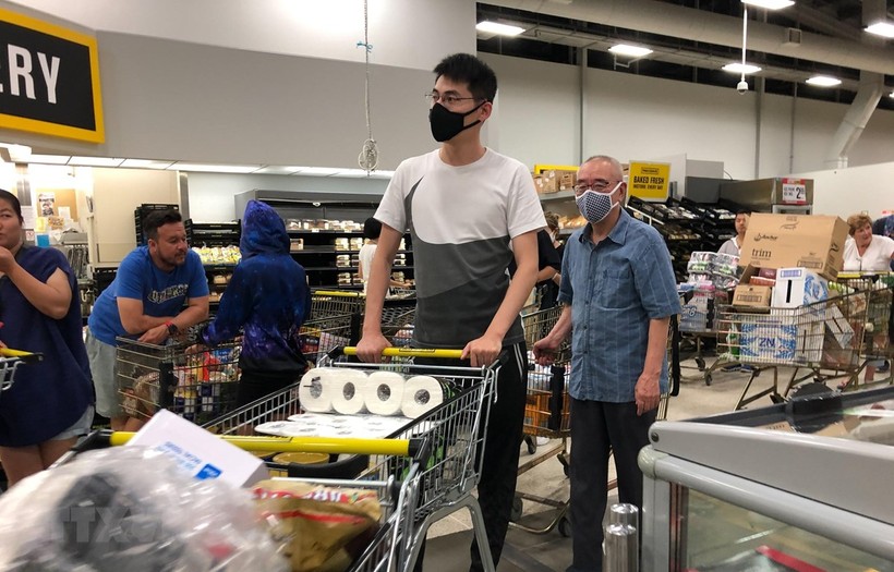 New Zealand sẽ ban bố tình trạng khẩn cấp từ đêm 25/3,dân chúng tới các diêu thị để mua hàng dự trữ (Ảnh:Tân Hoa xã) New Zealand sẽ ban bố tình trạng khẩn cấp từ đêm 25/3,dân chúng tới các diêu thị để mua hàng dự trữ (Ảnh:Tân Hoa xã)