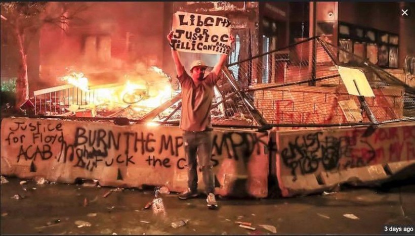 Nhưng thực ra nó đã được photoshop từ một bức ảnh cũ (Ảnh: Đa Chiều).