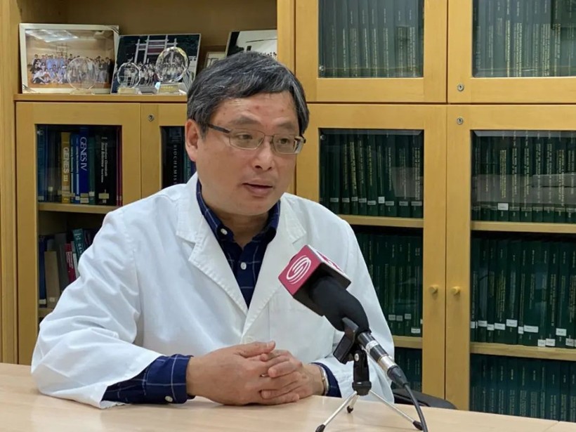 Giáo sư Kim Đông Nhạn: vì đây cũng là chợ nông sản, nên mọi người đều nghĩ đến chợ hải sản Hoa Nam ở Vũ Hán và lo lắng về việc liệu đây có phải là sự tái diễn của Vũ Hán (Ảnh: HK01).